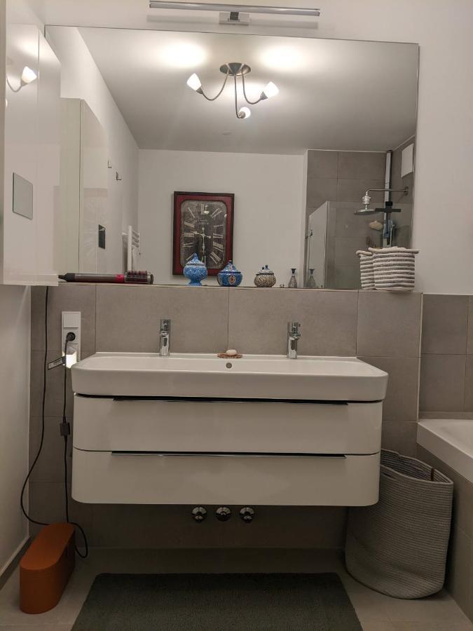 Either Private 2B2B Or Shared 1B1B, Luxury, Bright, Spacious Berlin Luaran gambar