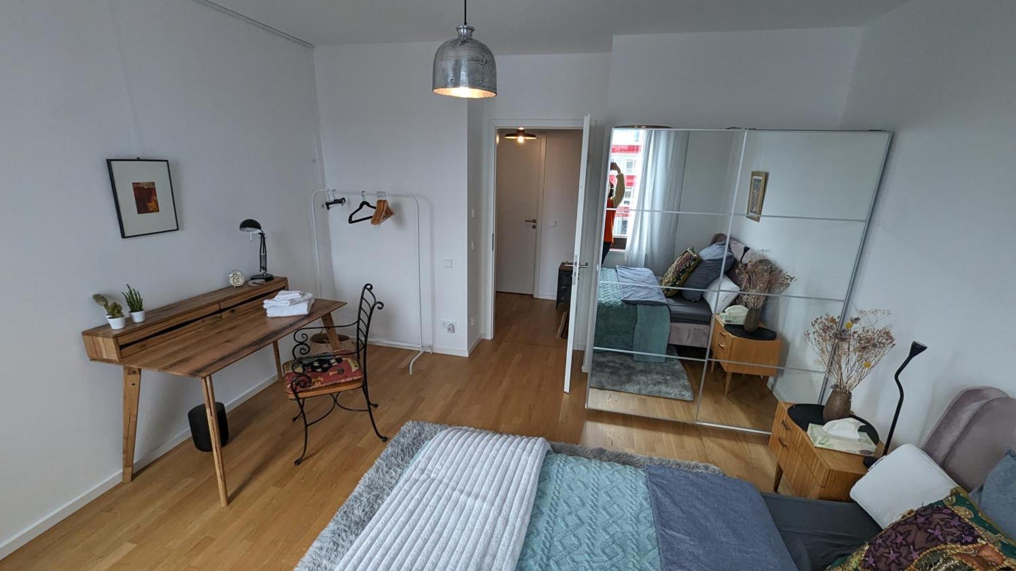 Either Private 2B2B Or Shared 1B1B, Luxury, Bright, Spacious Berlin Bilik gambar